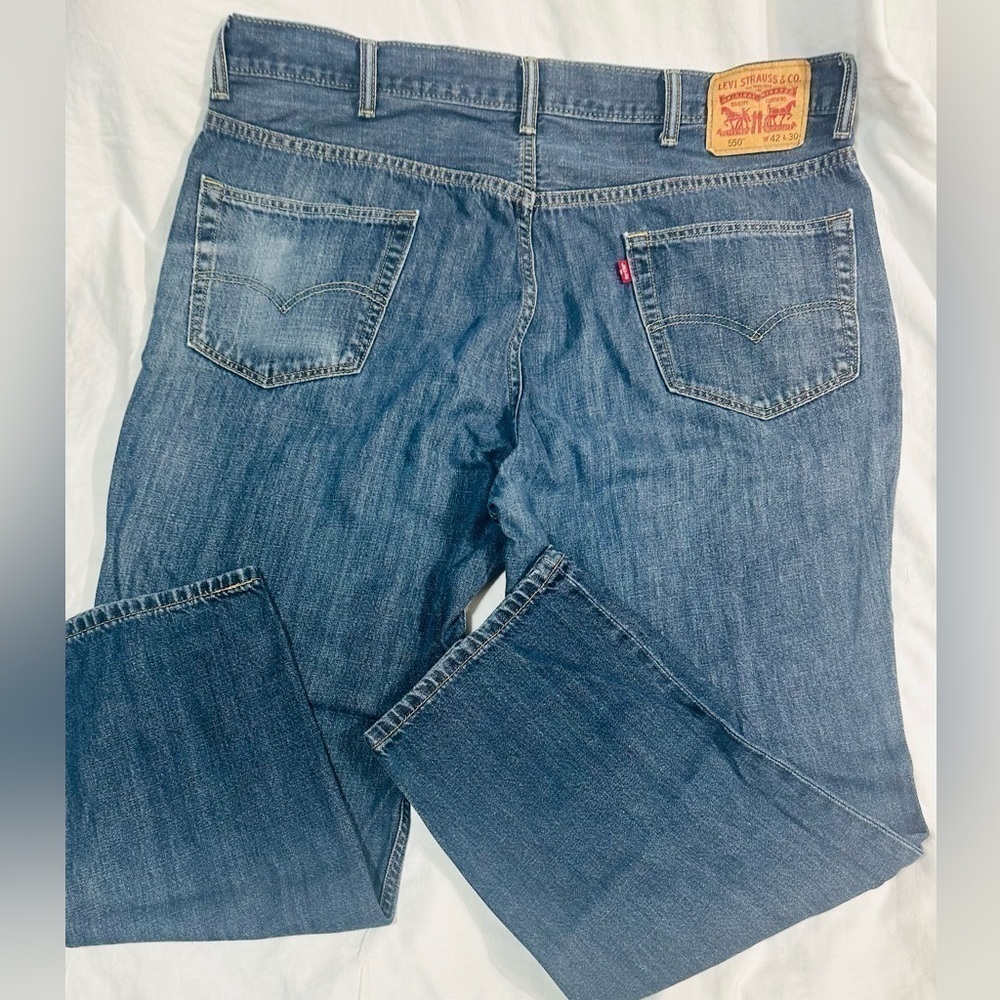 Levi’s 550‎ Jeans Men's Size 42x30 Relaxed Fit Blue Medium Wash Denim Pockets